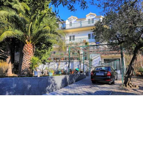 Apartments and rooms with parking space Tucepi, Makarska - 16914