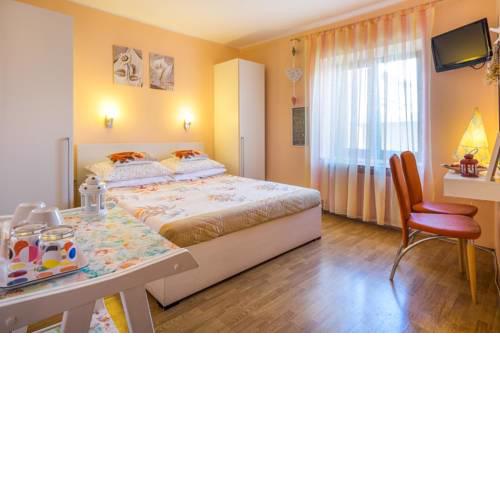 Apartments and rooms with parking space Vrbnik, Krk - 5302