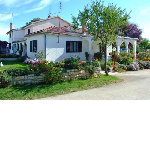 Apartments and rooms with parking space Zambratija, Umag - 11875