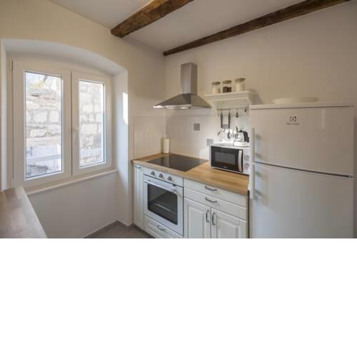 Apartments Bepi Komiza