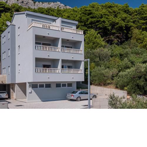 Apartments Bradarić