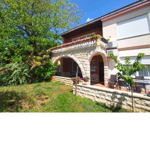 Apartments Branko 1645