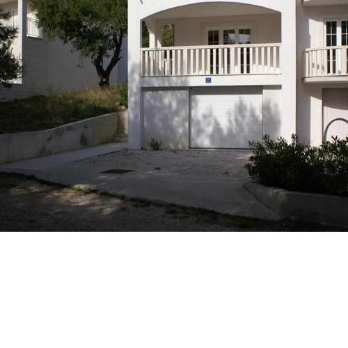 Apartments by the sea Bol, Brac - 2904
