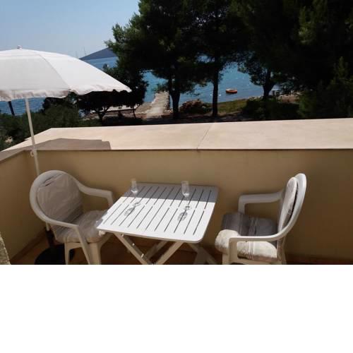 Apartments by the sea Brgulje, Molat - 13318