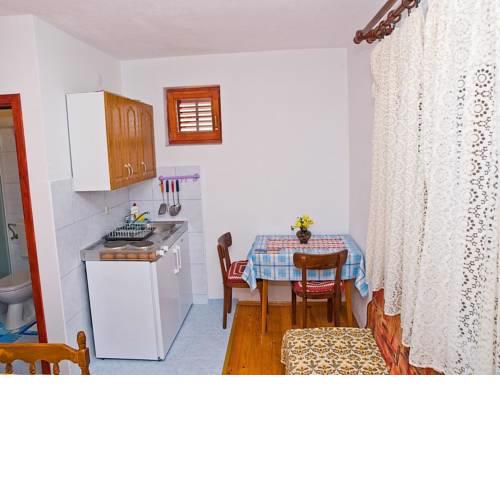 Apartments by the sea Brist, Makarska - 12991