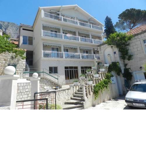 Apartments by the sea Brist, Makarska - 15714