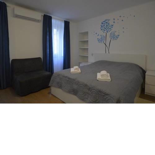 Apartments by the sea Cres - 15171