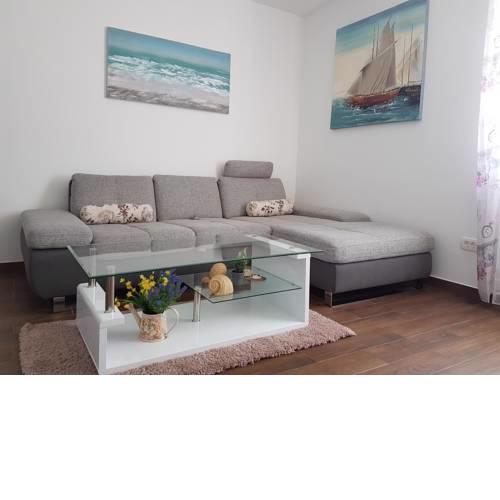 Apartments by the sea Kastel Kambelovac, Kastela - 13349