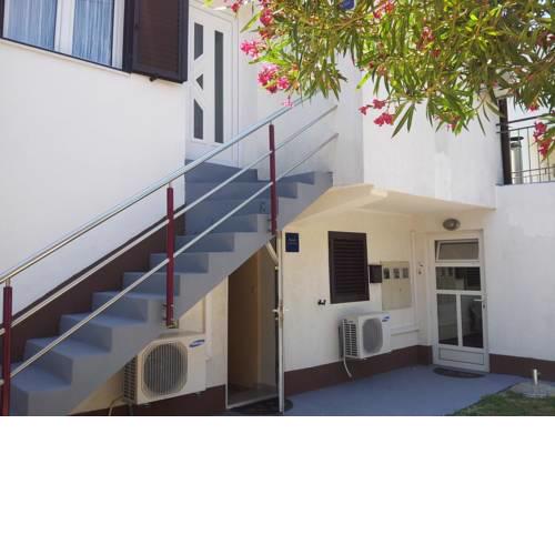 Apartments by the sea Kastel Kambelovac, Kastela - 14364