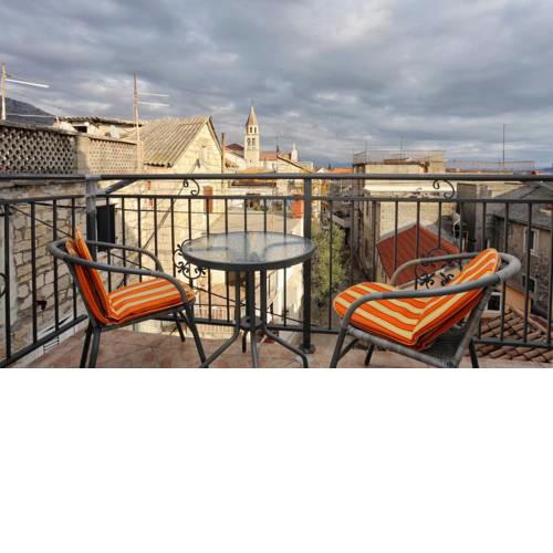 Apartments by the sea Kastel Kambelovac, Kastela - 8679