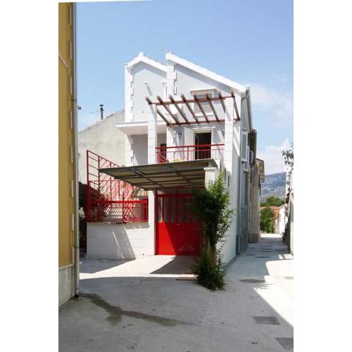 Apartments by the sea Kastel Stafilic, Kastela - 18036