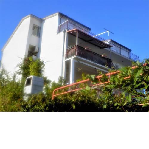 Apartments by the sea Kastel Stari, Kastela - 13578