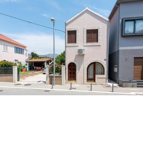 Apartments by the sea Kastel Stari, Kastela - 15894