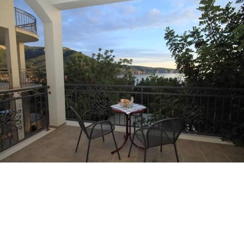 Apartments by the sea Komiza, Vis - 2456