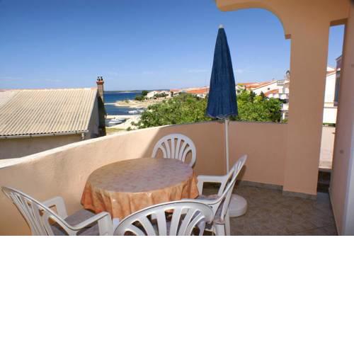 Apartments by the sea Kustici (Pag) - 9036