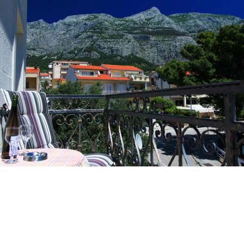Apartments by the sea Makarska - 15200