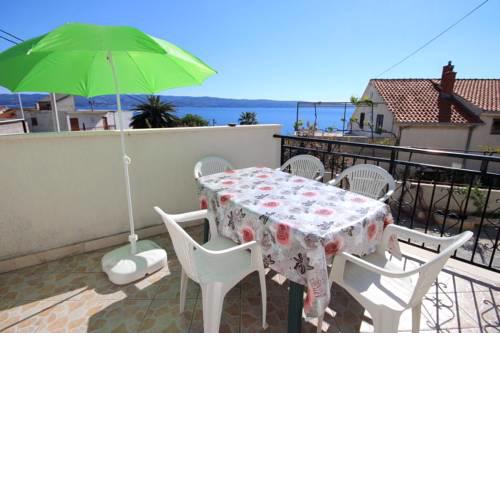 Apartments by the sea Mali Rat (Omis) - 10014
