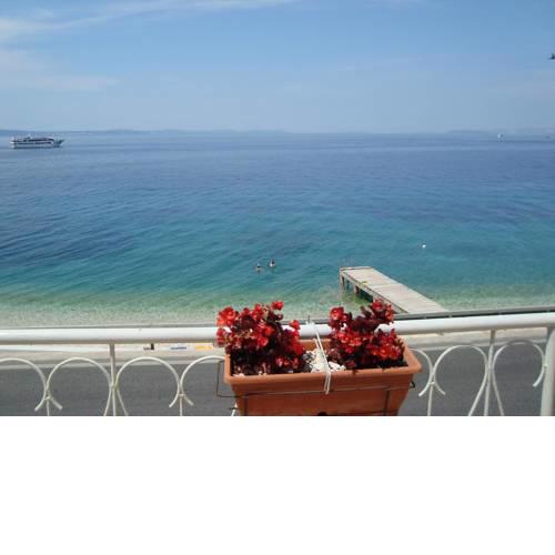Apartments by the sea Mali Rat (Omis) - 2811