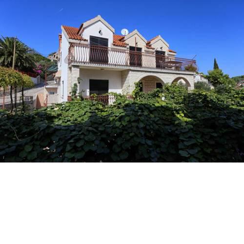 Apartments by the sea Mavarstica, Ciovo - 1108