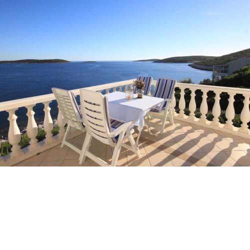 Apartments by the sea Milna, Vis - 8944