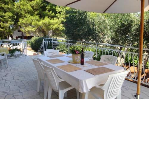 Apartments by the sea Mirca, Brac - 2853