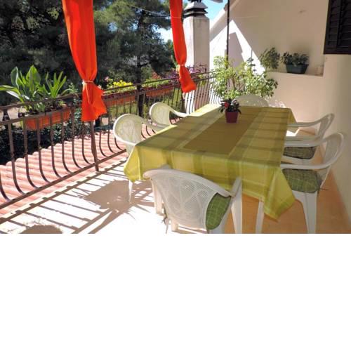 Apartments by the sea Mirca, Brac - 2886