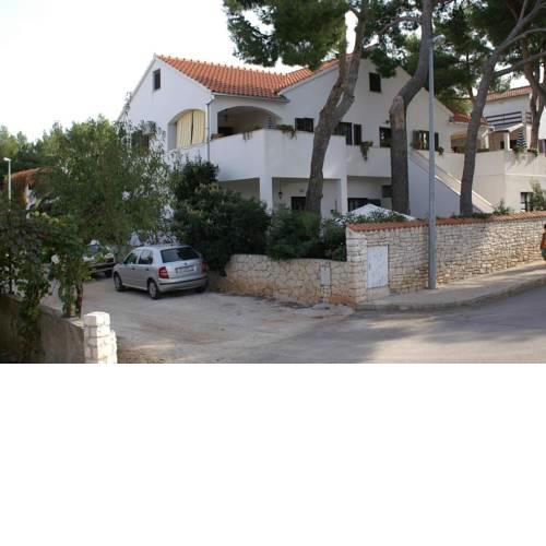 Apartments by the sea Mirca, Brac - 2902