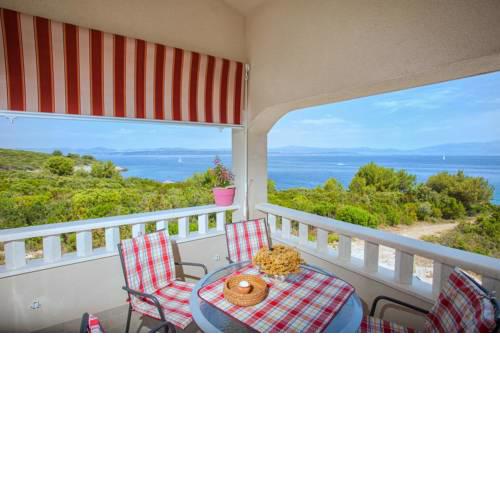 Apartments by the sea Necujam, Solta - 13726