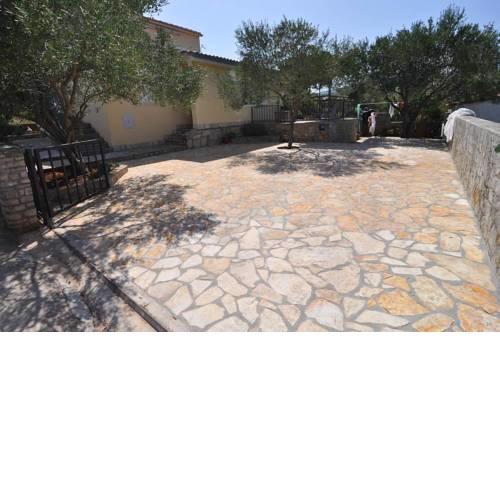Apartments by the sea Necujam, Solta - 14729