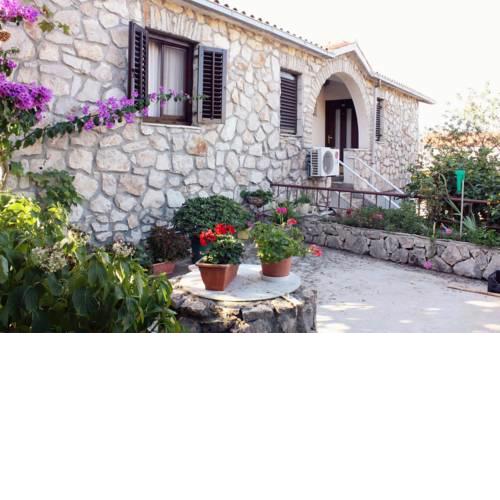 Apartments by the sea Necujam, Solta - 5208