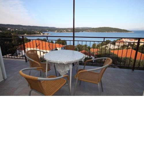 Apartments by the sea Necujam, Solta - 8647