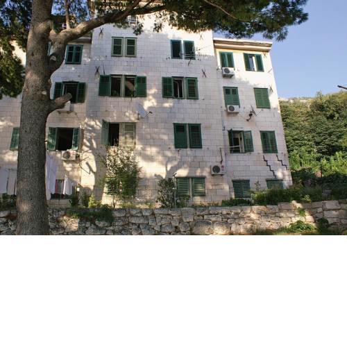 Apartments by the sea Omis - 2806