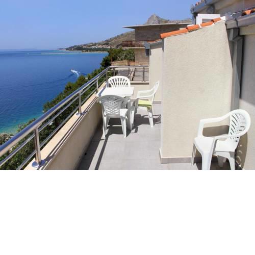Apartments by the sea Omis - 8334