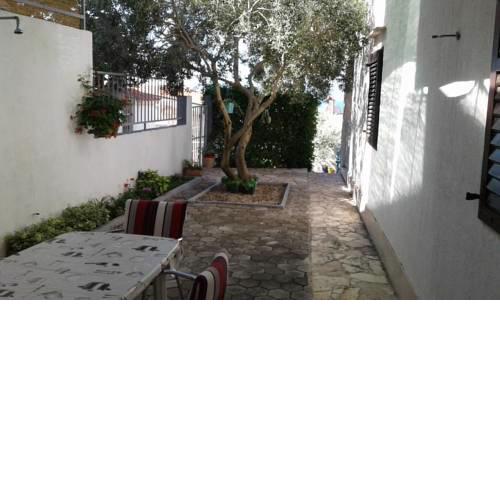 Apartments by the sea Pisak, Omis - 1008