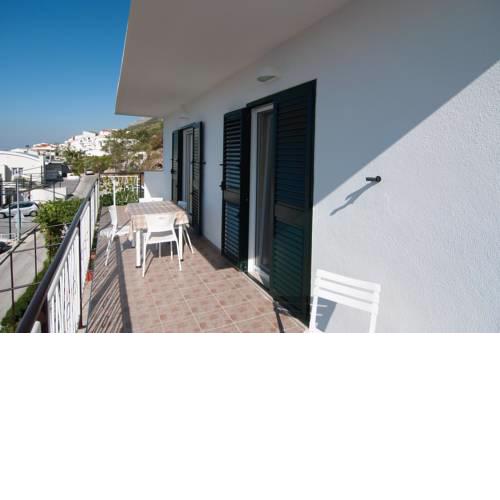 Apartments by the sea Pisak, Omis - 1010