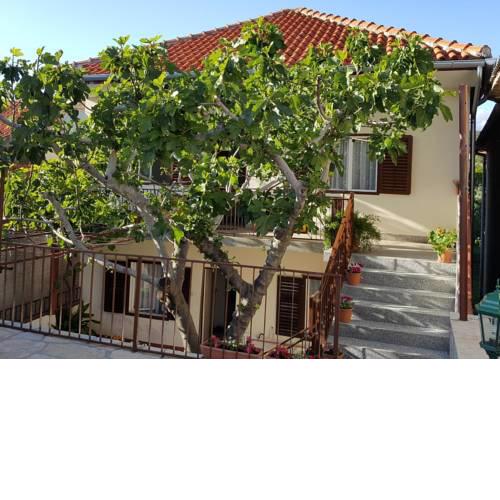 Apartments by the sea Posedarje, Novigrad - 12402