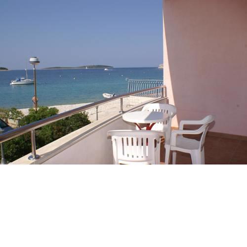 Apartments by the sea Primosten - 9687