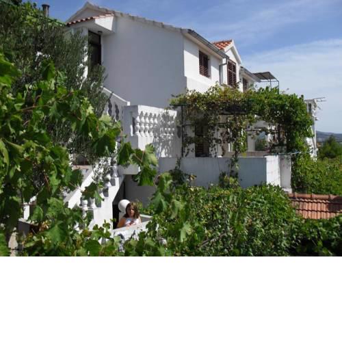 Apartments by the sea Prvic Luka, Prvic - 13845