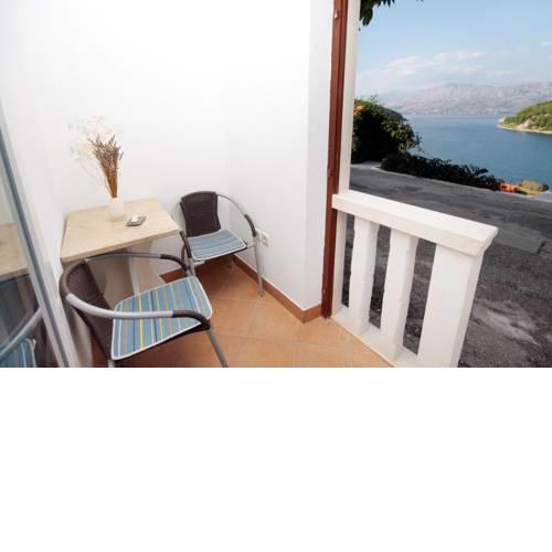 Apartments by the sea Pucisca, Brac - 5625