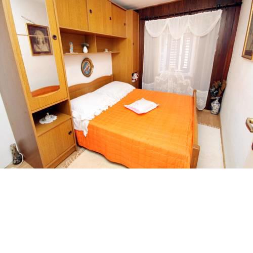 Apartments by the sea Pucisca, Brac - 770