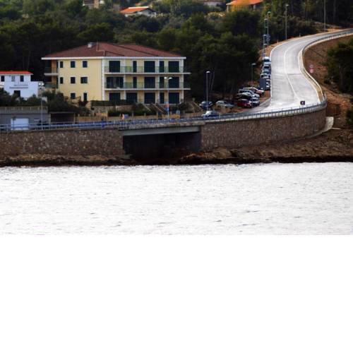Apartments by the sea Rogac, Solta - 11655
