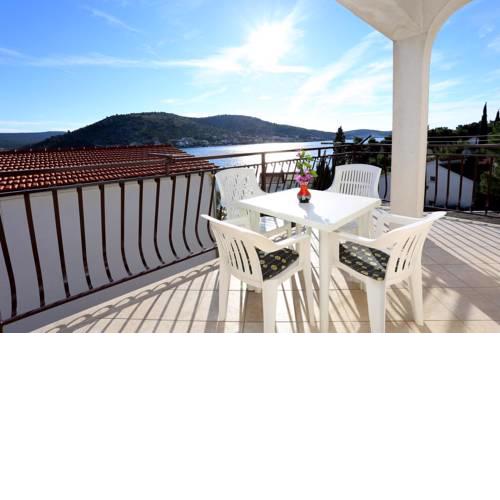 Apartments by the sea Rogoznica - 10338