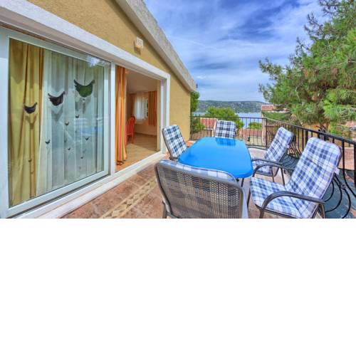 Apartments by the sea Rogoznica - 17458
