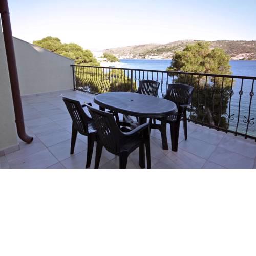 Apartments by the sea Rogoznica - 3199