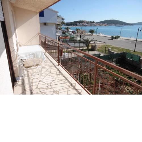 Apartments by the sea Rogoznica - 7558