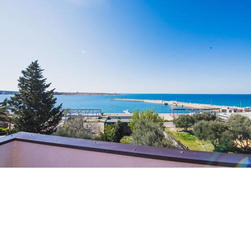 Apartments by the sea Semy