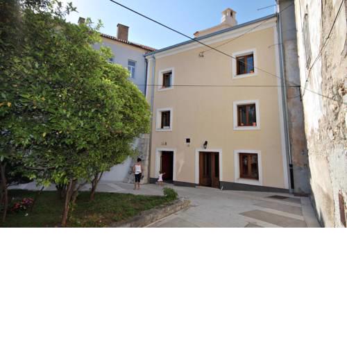 Apartments by the sea Senj - 5570