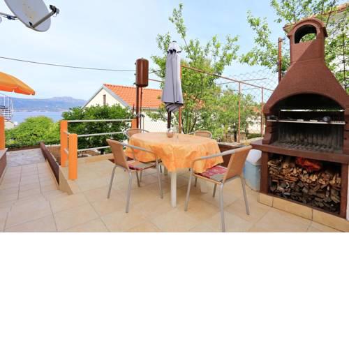 Apartments by the sea Slatine, Ciovo - 10368