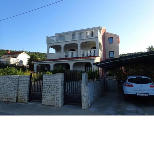 Apartments by the sea Slatine, Ciovo - 1128