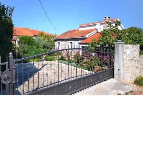 Apartments by the sea Splitska, Brac - 11300